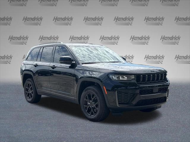 New 2026 Diamond Black Crystal Pearl-Coat Exterior Paint Jeep Laredo image 28