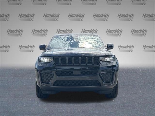 New 2026 Diamond Black Crystal Pearl-Coat Exterior Paint Jeep Laredo image 29