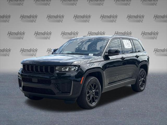 New 2026 Diamond Black Crystal Pearl-Coat Exterior Paint Jeep Laredo image 31