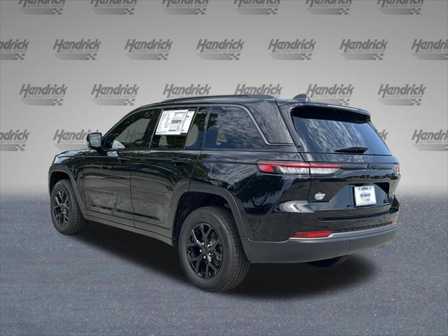 New 2026 Diamond Black Crystal Pearl-Coat Exterior Paint Jeep Laredo image 33