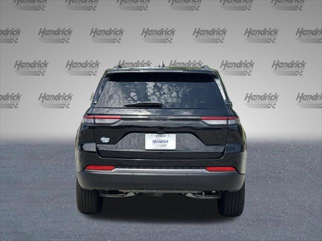 New 2026 Diamond Black Crystal Pearl-Coat Exterior Paint Jeep Laredo image 34