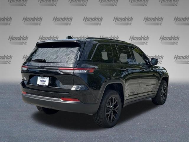 New 2026 Diamond Black Crystal Pearl-Coat Exterior Paint Jeep Laredo image 35