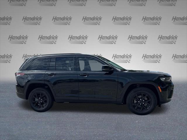 New 2026 Diamond Black Crystal Pearl-Coat Exterior Paint Jeep Laredo image 36