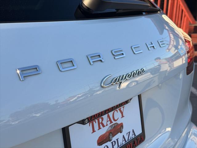2017 Porsche Cayenne Platinum Edition