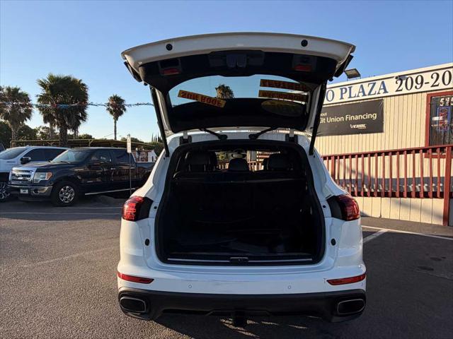 2017 Porsche Cayenne Platinum Edition