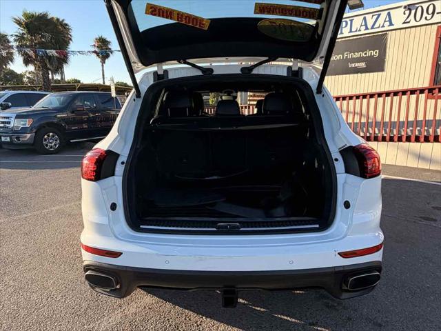 2017 Porsche Cayenne Platinum Edition