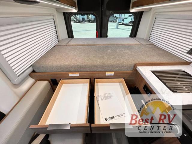 2027 Ram ProMaster Cargo Van SLT+   High Roof 136 WB