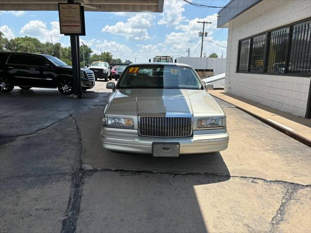 1997 Lincoln Town Car Signature for sale in Kansas City, MO