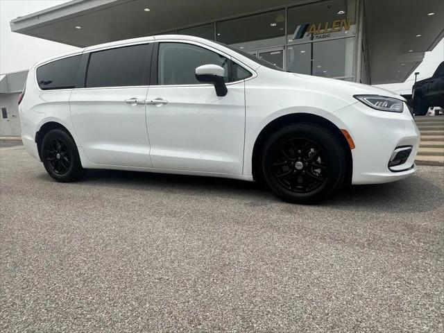 2023 Chrysler Pacifica Touring L for sale in Toledo, OH