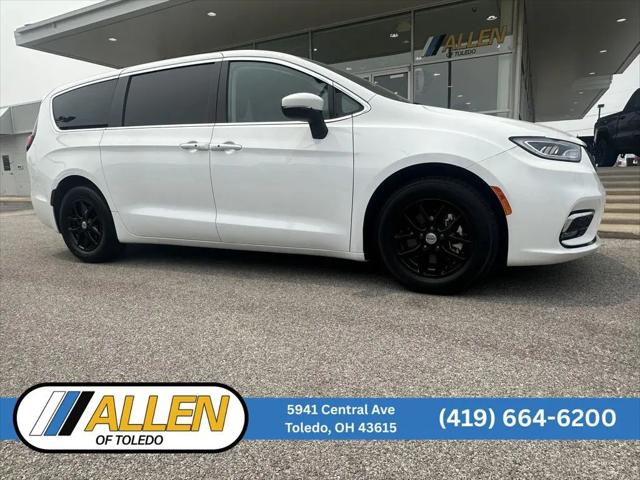 2023 Chrysler Pacifica Touring L for sale in Toledo, OH