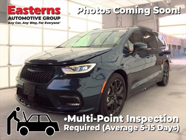 2023 Chrysler Pacifica Touring L for sale in Sterling, VA