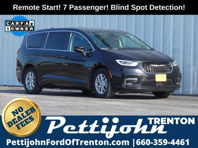2023 Chrysler Pacifica Touring L for sale in Trenton, MO