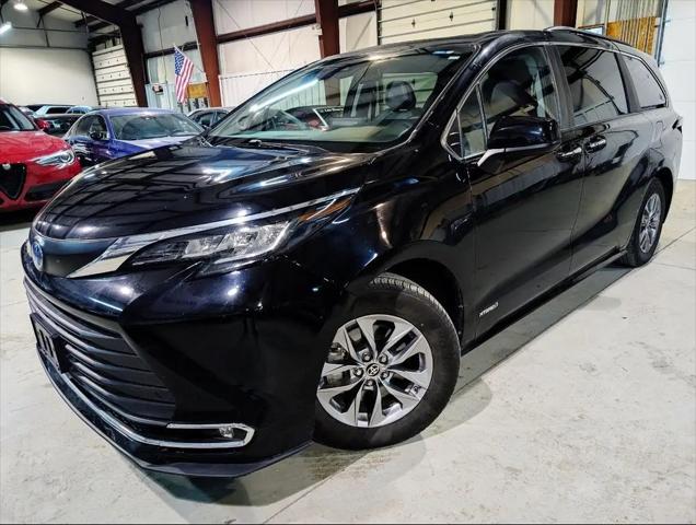 2021 Toyota Sienna XLE for sale in Eastlake, OH