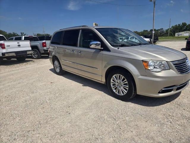 2015 Chrysler Town & Country Limited Platinum for sale in Manhattan, KS
