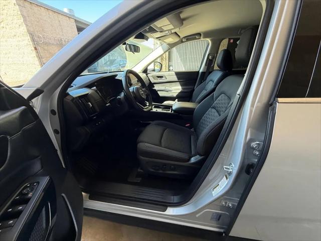 2025 Nissan Pathfinder SV FWD