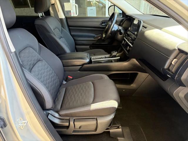 2025 Nissan Pathfinder SV FWD