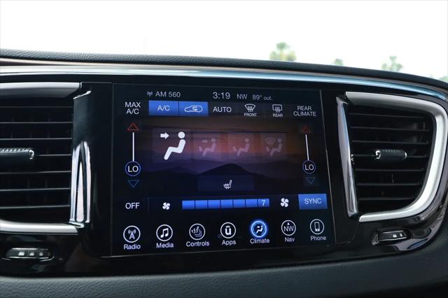2017 Chrysler Pacifica Touring-L