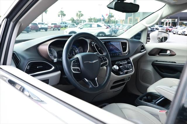 2017 Chrysler Pacifica Touring-L