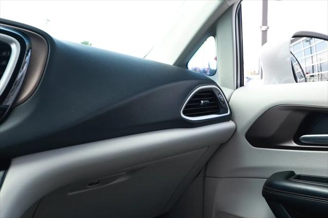 2017 Chrysler Pacifica Touring-L