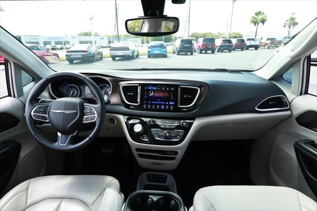 2017 Chrysler Pacifica Touring-L