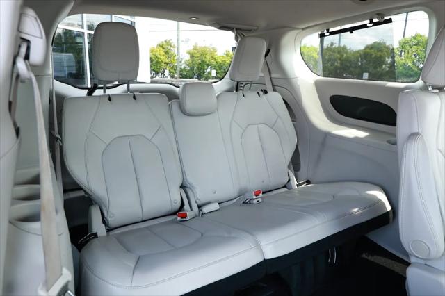 2017 Chrysler Pacifica Touring-L