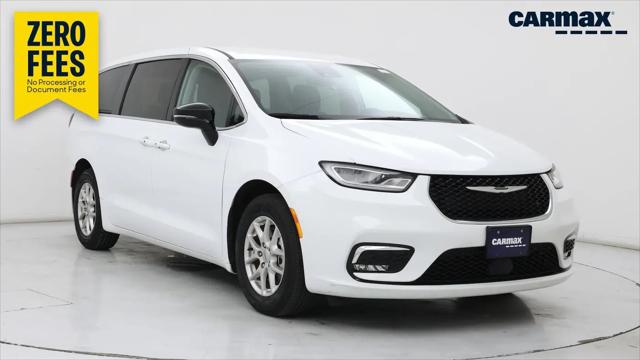 2024 Chrysler Pacifica Touring L for sale in Wichita, KS