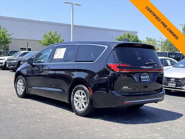 2025 Chrysler Pacifica Select