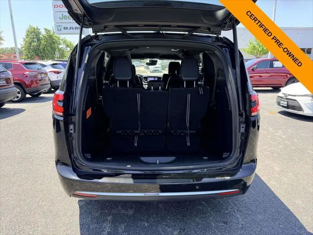 2025 Chrysler Pacifica Select