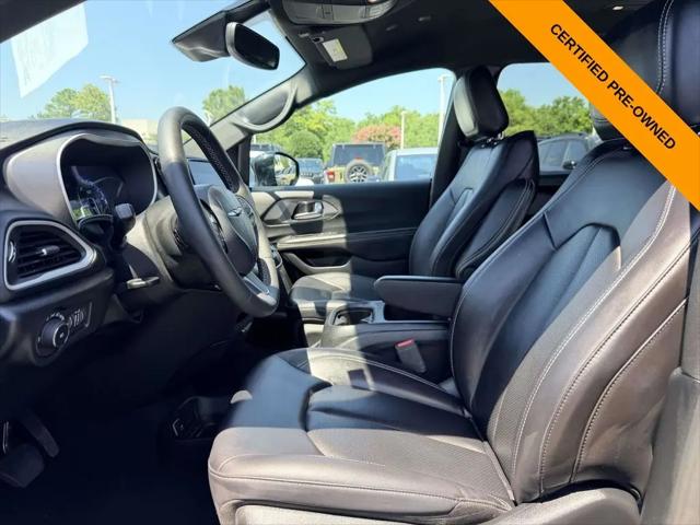 2025 Chrysler Pacifica Select