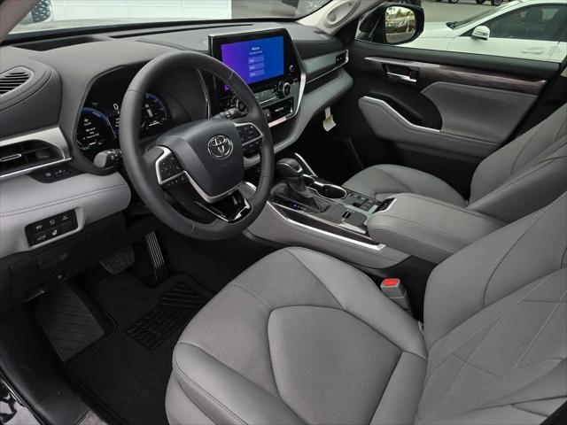 2026 Toyota Highlander Hybrid Platinum