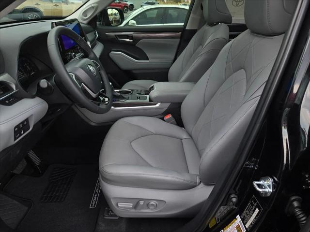 2026 Toyota Highlander Hybrid Platinum
