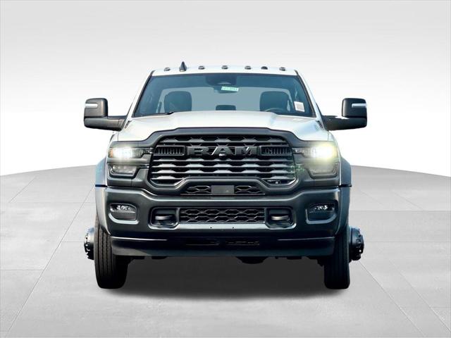 2026 RAM 5500 Chassis RAM 5500 TRADESMAN CHASSIS CREW CAB 4X4 84 CA