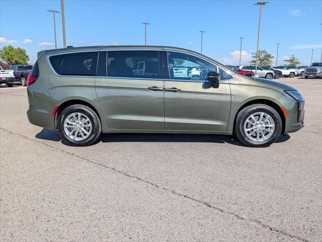 2027 Chrysler Pacifica PACIFICA SELECT AWD