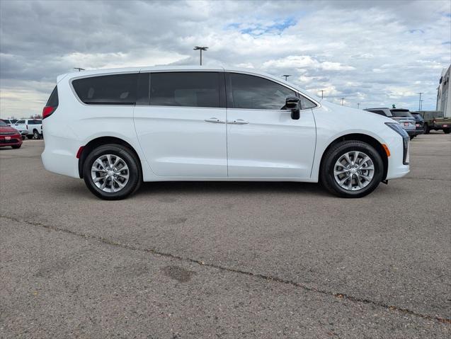 2027 Chrysler Pacifica PACIFICA SELECT AWD 2027 Chrysler Pacifica PACIFICA SELECT AWD