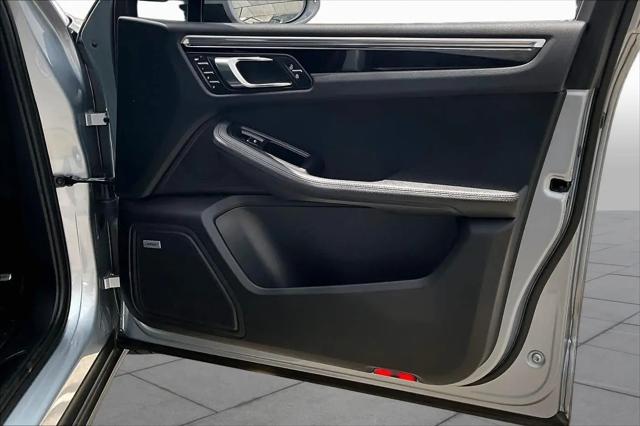 2021 Porsche Macan Macan