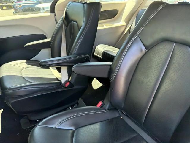 2023 Chrysler Pacifica Hybrid Touring L