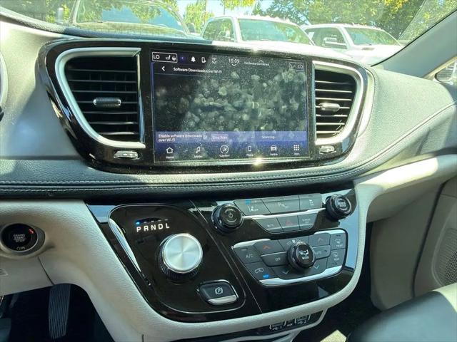 2023 Chrysler Pacifica Hybrid Touring L