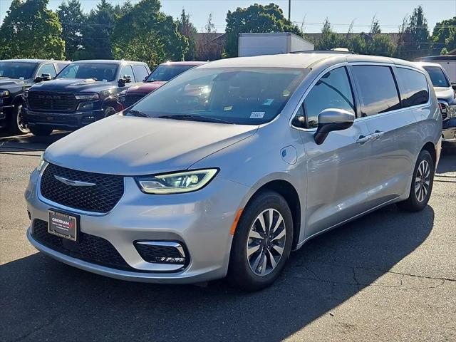 2023 Chrysler Pacifica Hybrid Touring L