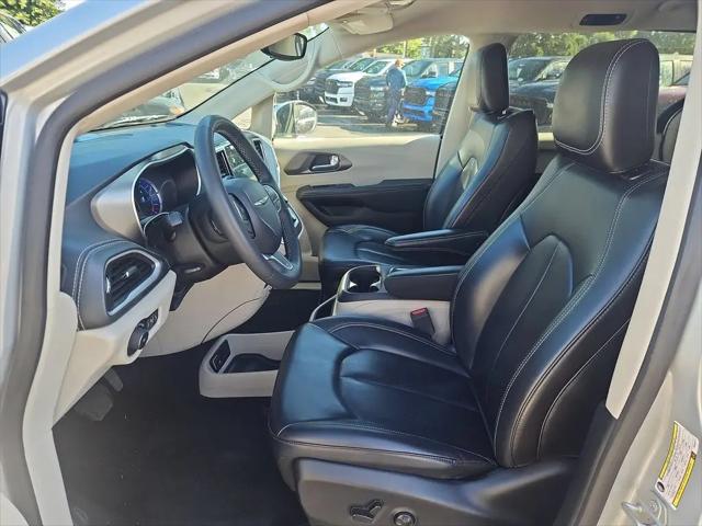 2023 Chrysler Pacifica Hybrid Touring L