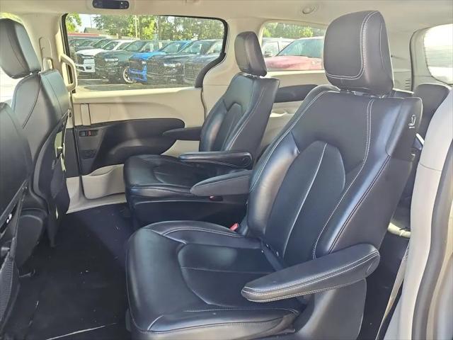 2023 Chrysler Pacifica Hybrid Touring L