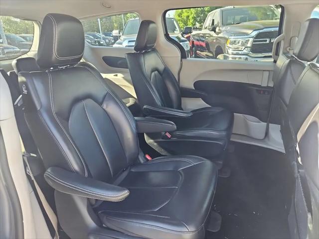 2023 Chrysler Pacifica Hybrid Touring L