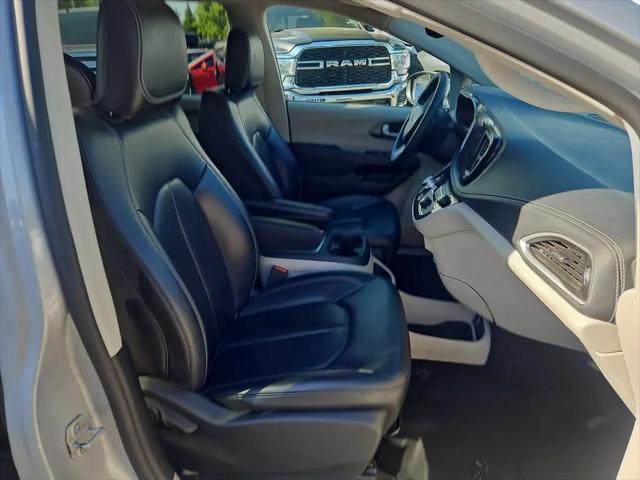 2023 Chrysler Pacifica Hybrid Touring L