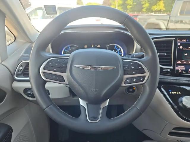 2023 Chrysler Pacifica Hybrid Touring L