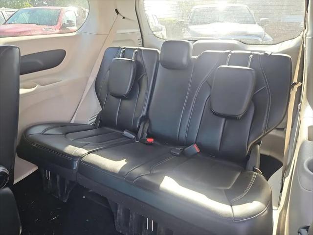 2023 Chrysler Pacifica Hybrid Touring L
