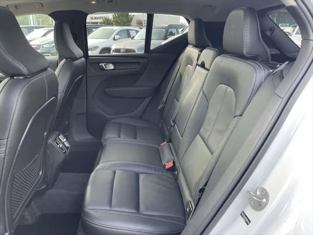 2025 Volvo XC40 B5 Core Bright Theme
