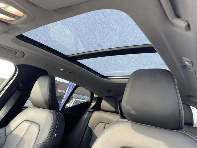 2025 Volvo XC40 B5 Core Bright Theme