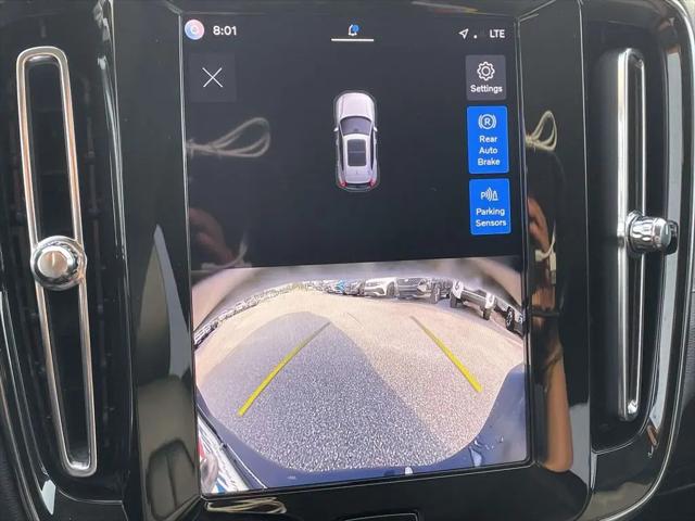 2025 Volvo XC40 B5 Core Bright Theme