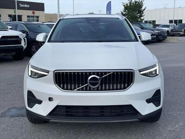 2025 Volvo XC40 B5 Core Bright Theme