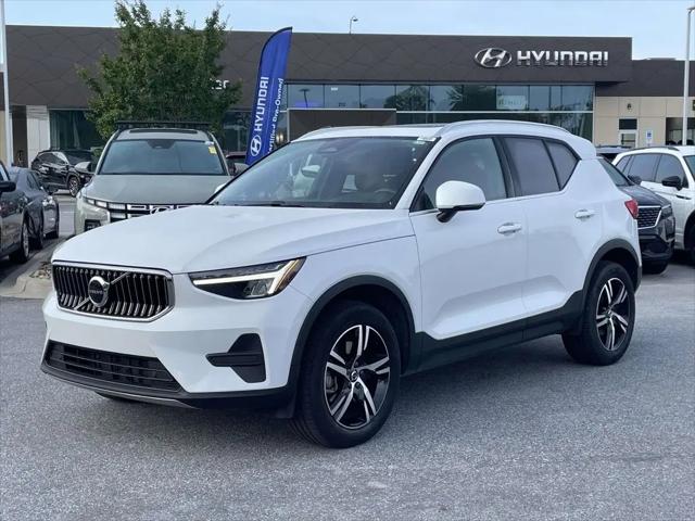 2025 Volvo XC40 B5 Core Bright Theme