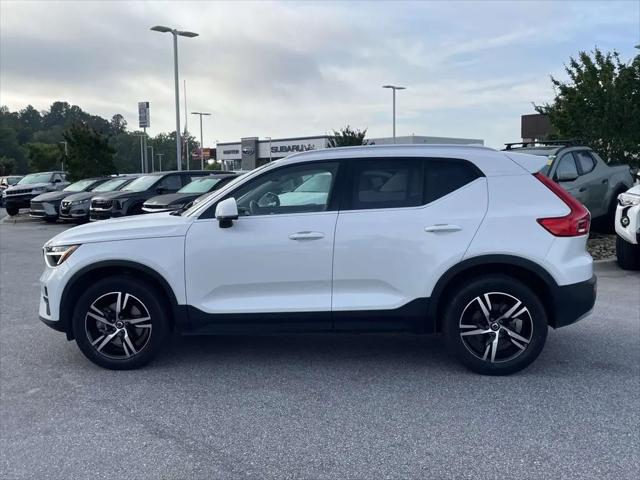 2025 Volvo XC40 B5 Core Bright Theme